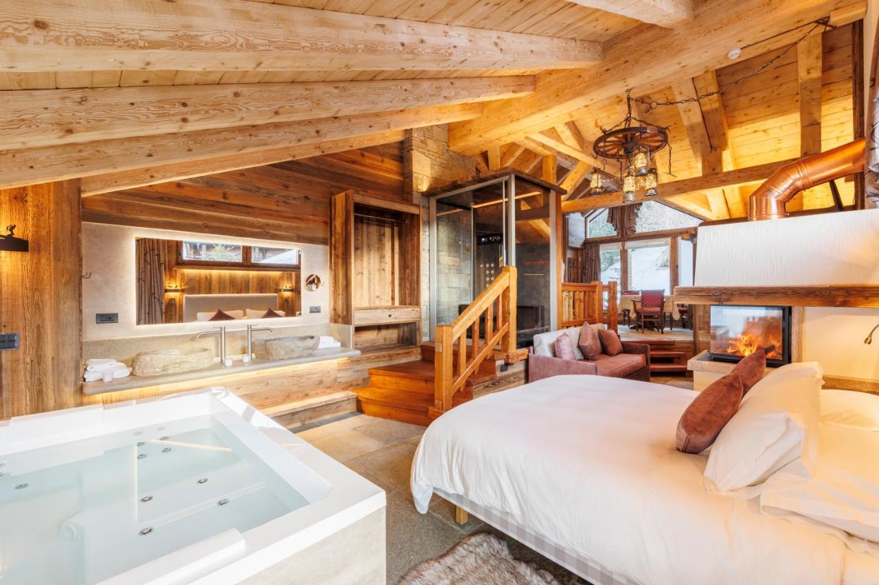 Deluxe Suite Spa Bath