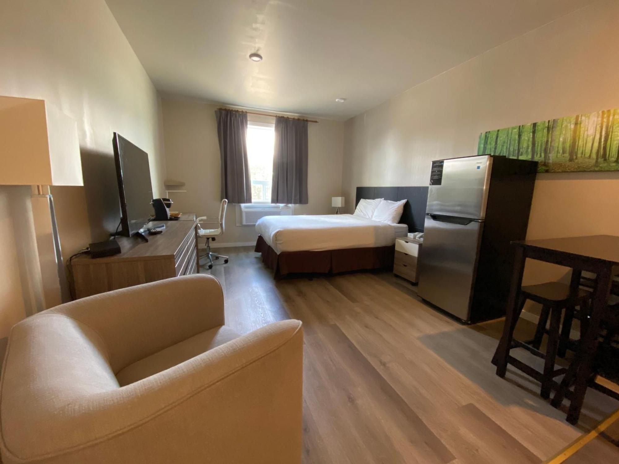 One Queen Bed with Kitchenette