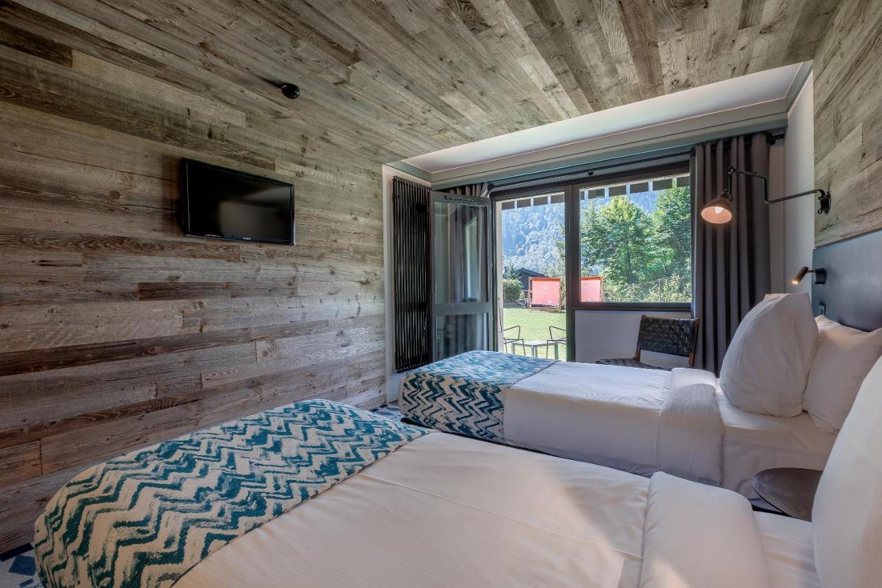 2 side-by-side not connected Double or Twin Rooms
