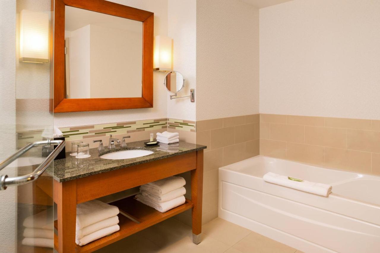 Deluxe Deluxe Room 1 King