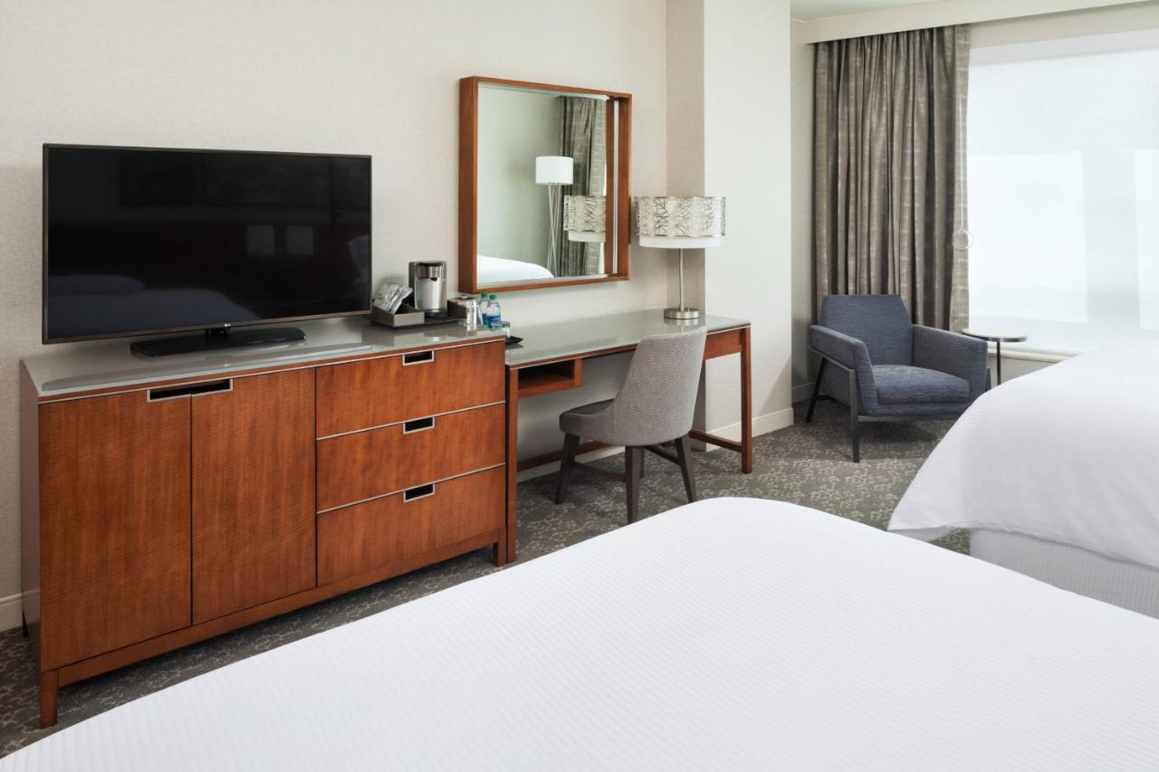 Club Club lounge access Guest room 2 Queen