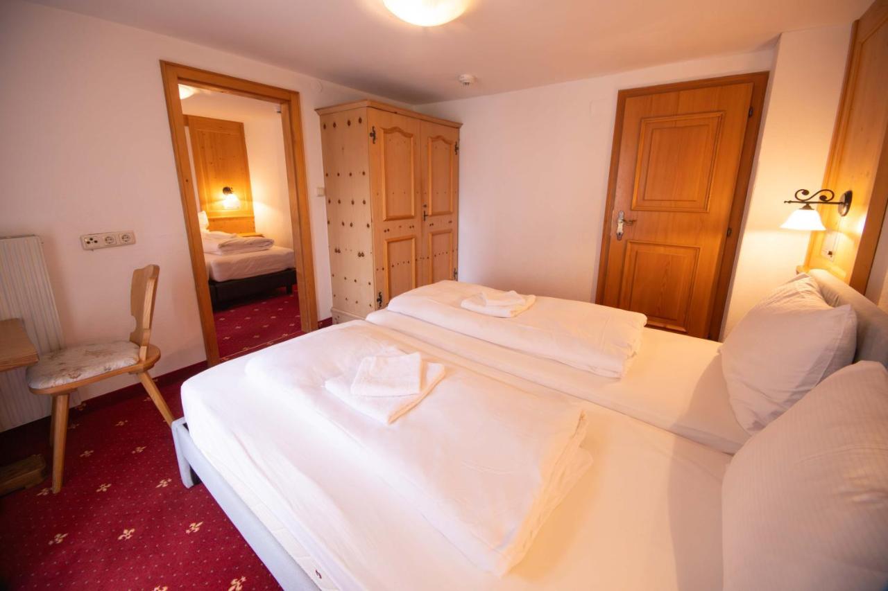 Quadruple Room Bathroom,1375054592:JPEG