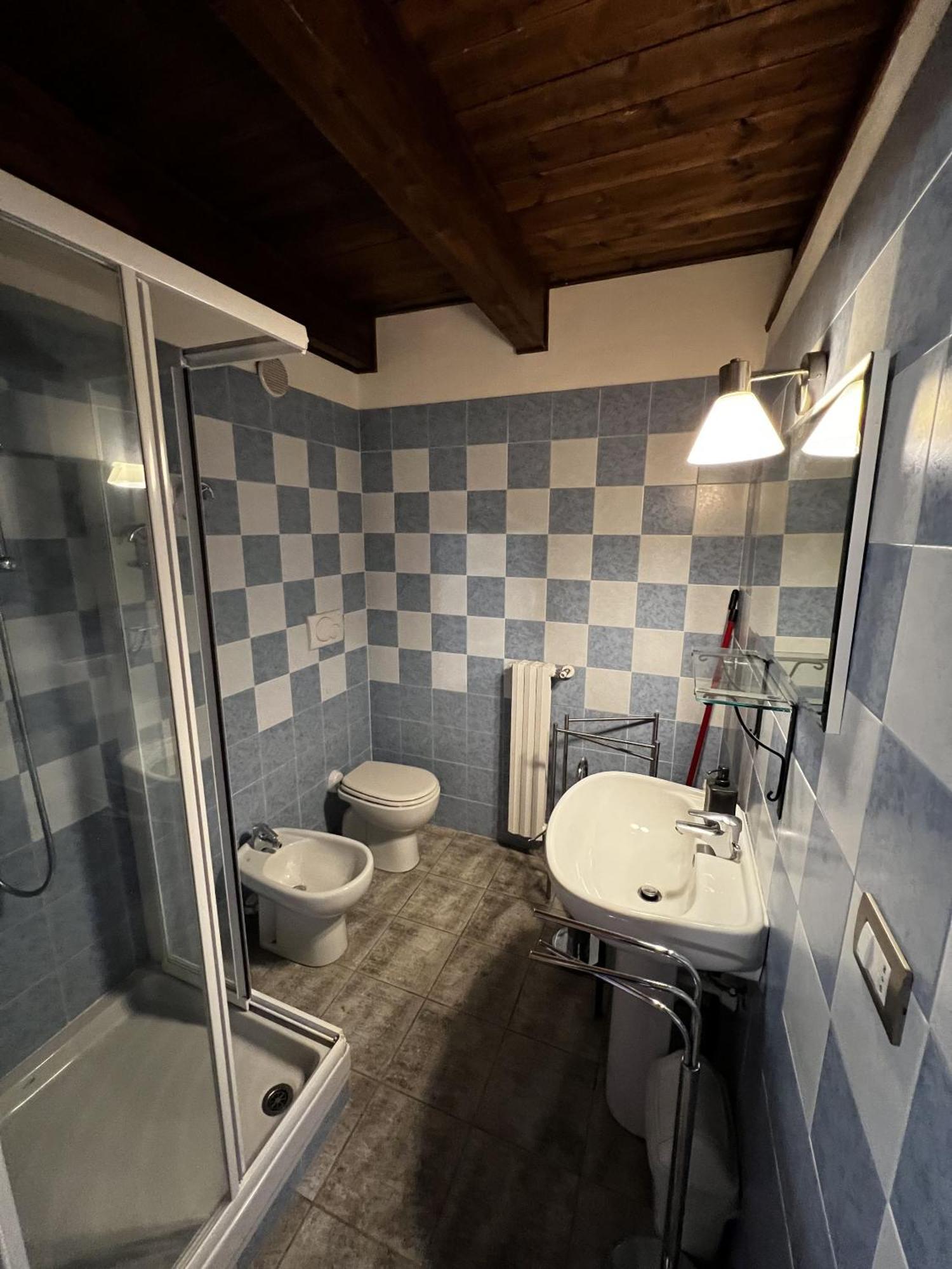 Large Two-Bedroom Apartment Balcony Mountain View Split Level