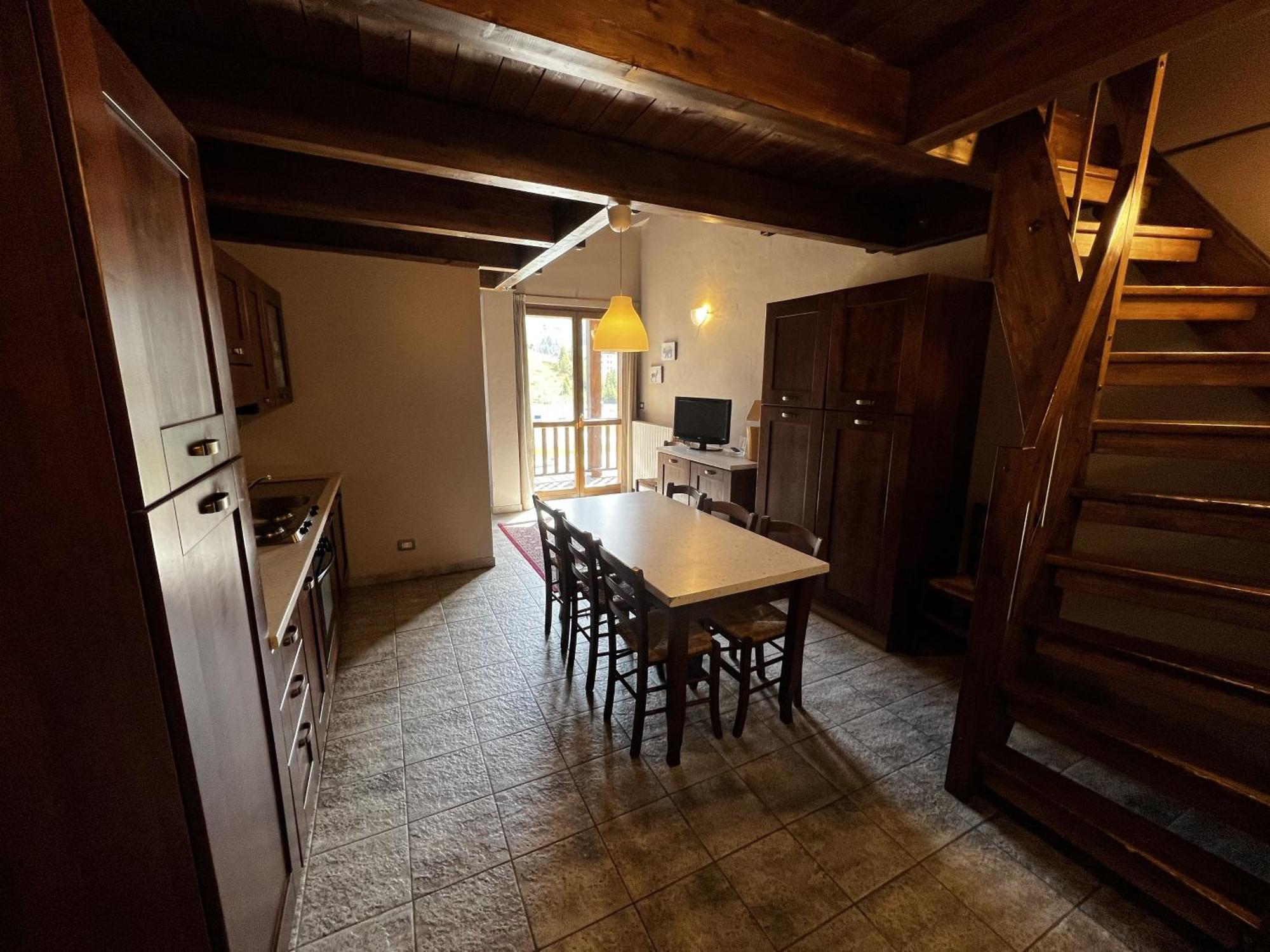 Large Two-Bedroom Apartment Double Balcony Mountain View Split Level