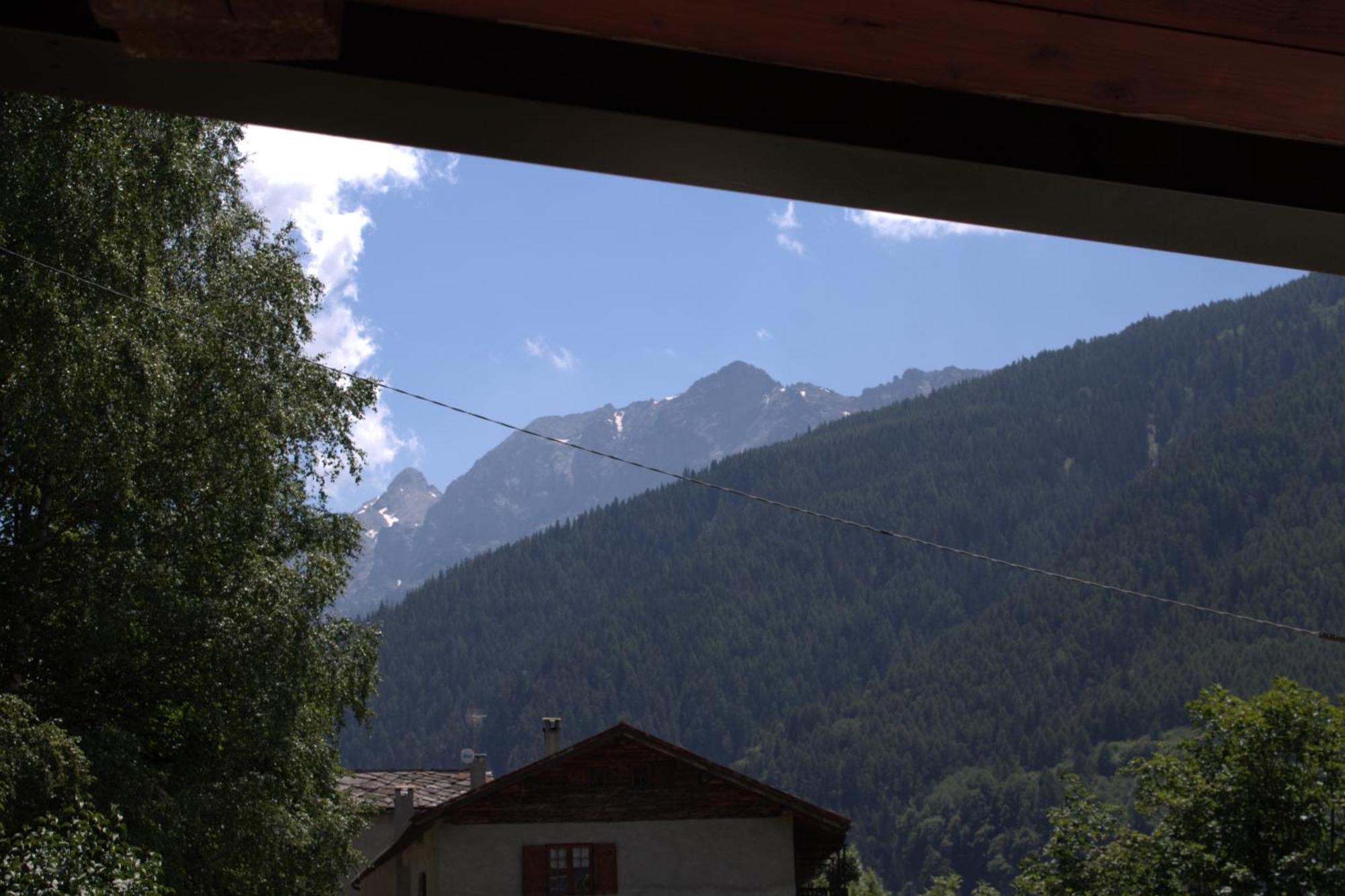Camera Quadrupla con Vista Montagna