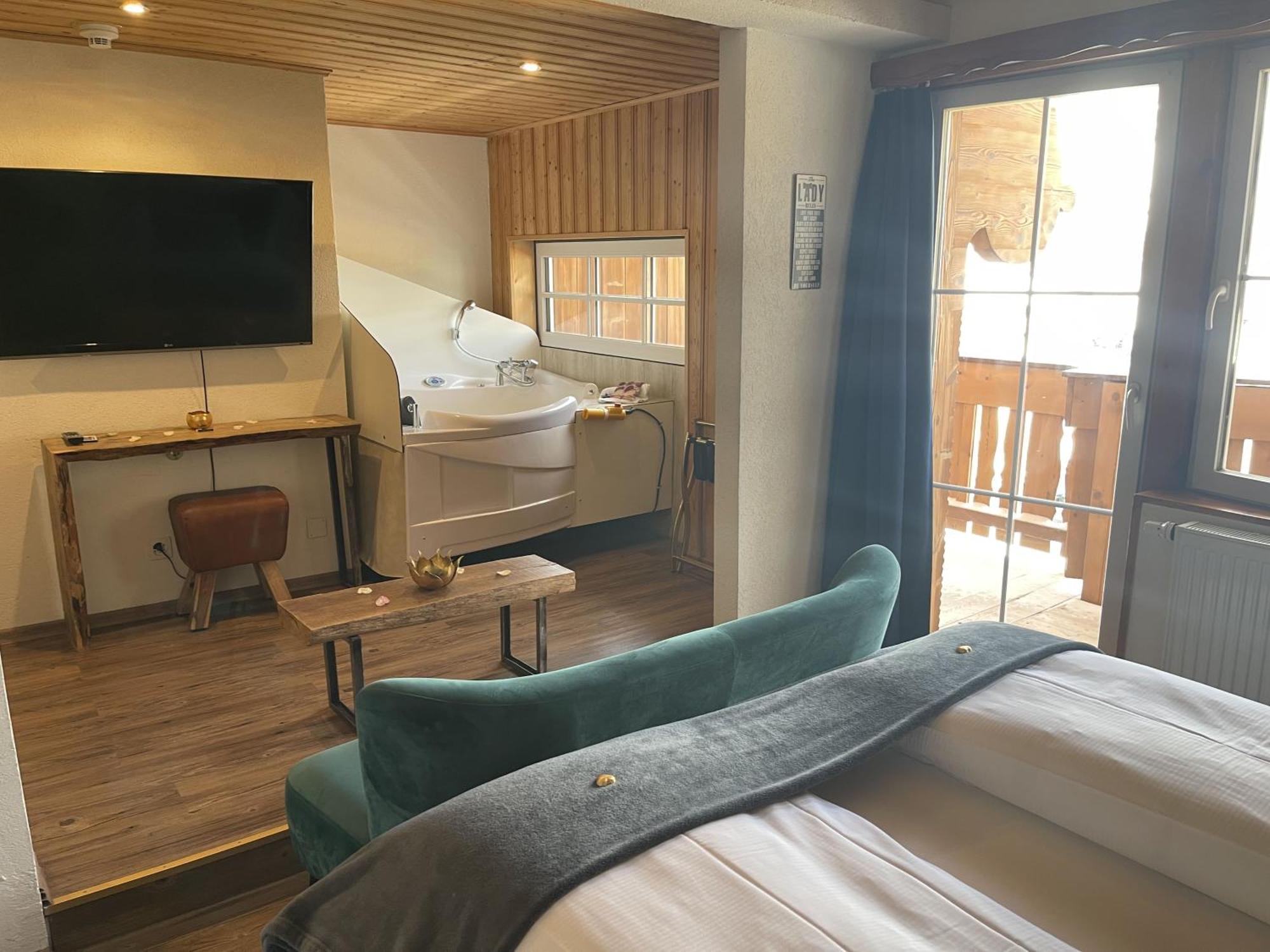 Queen Room with Spa Bath