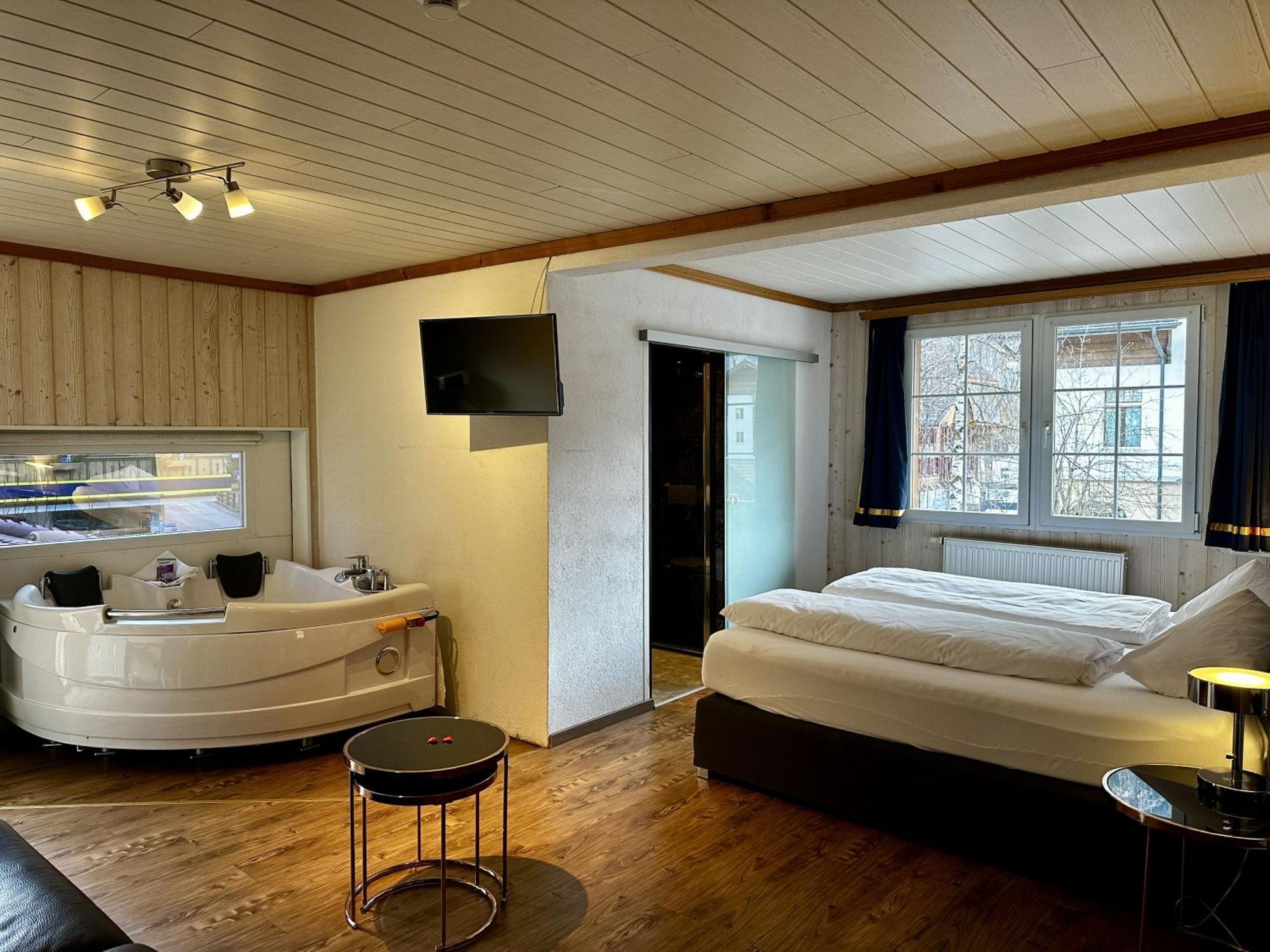 King Room with Spa Bath