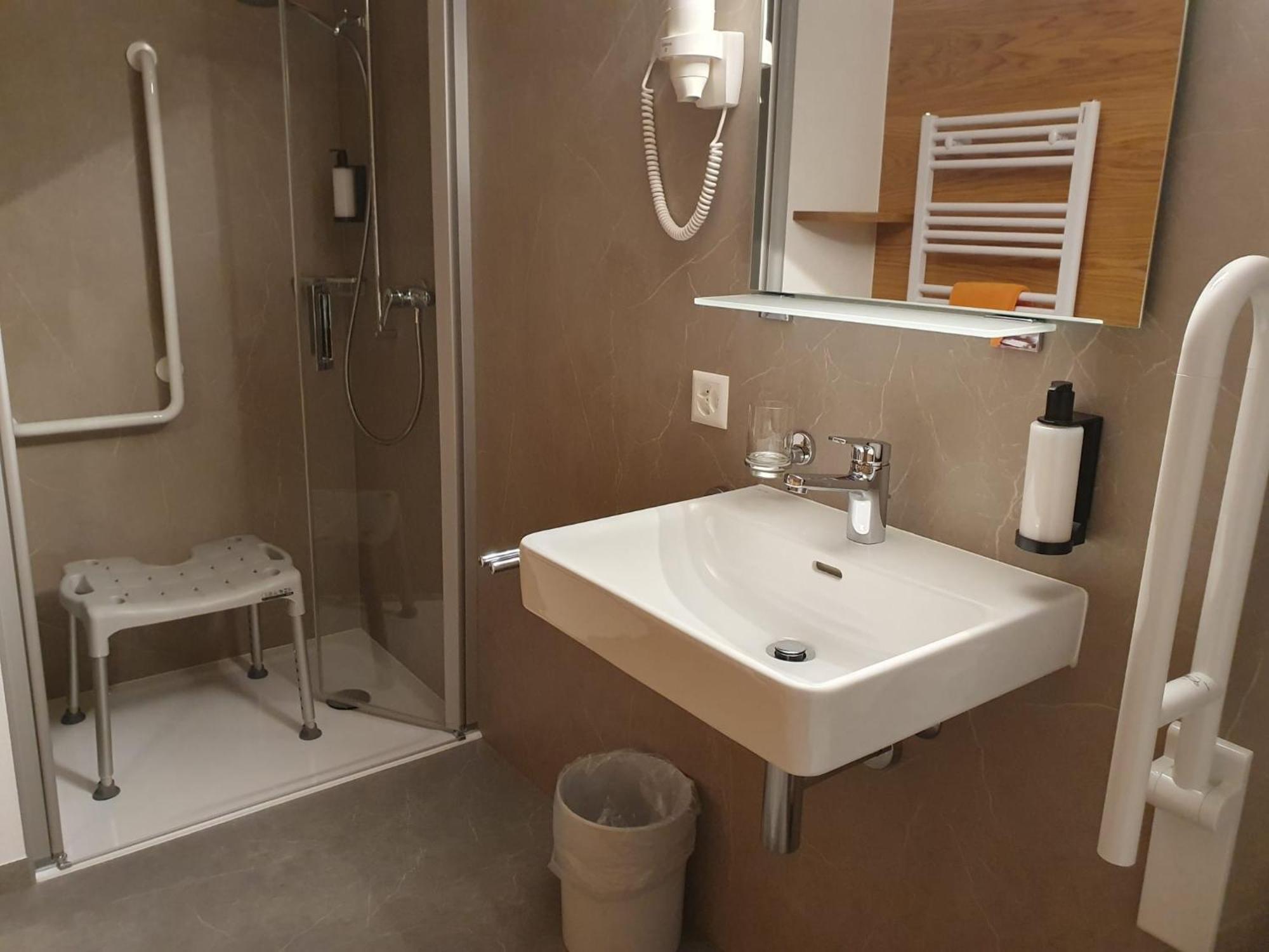Habitación con cama extragrande - Adaptada para personas de movilidad reducida
