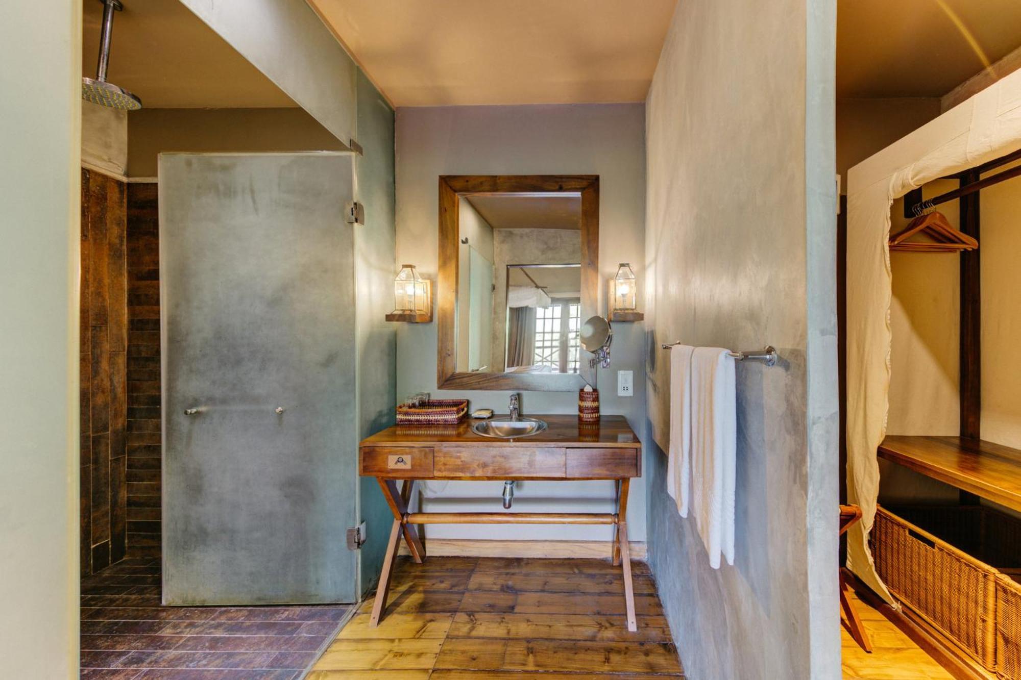 Jungle Chalet Twin Safari | Complimentary cocktail each if reserved during Stargazing experience