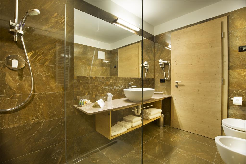 Superior Double Room with Balcony,166454913:JPEG