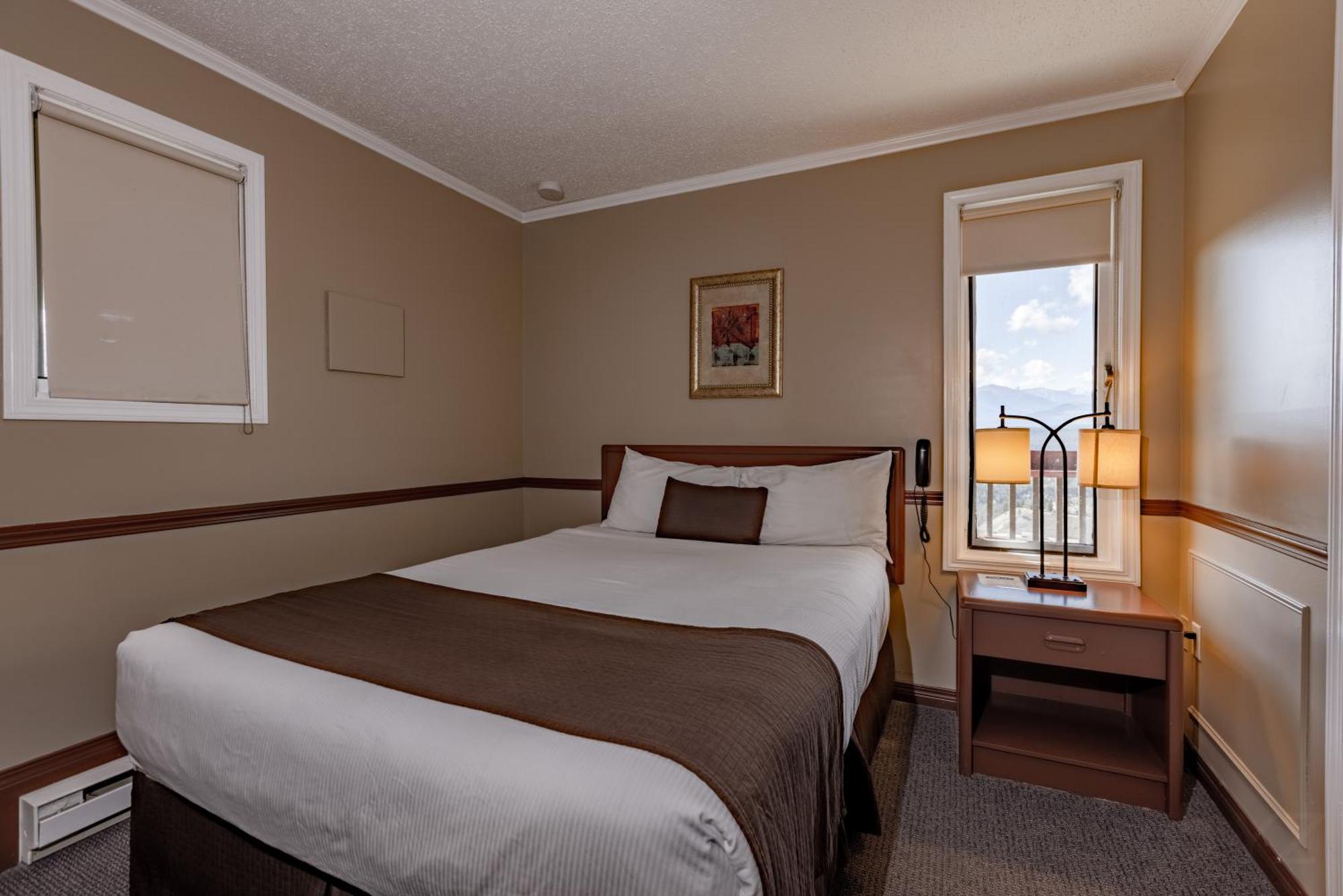 Suite with Mountain View