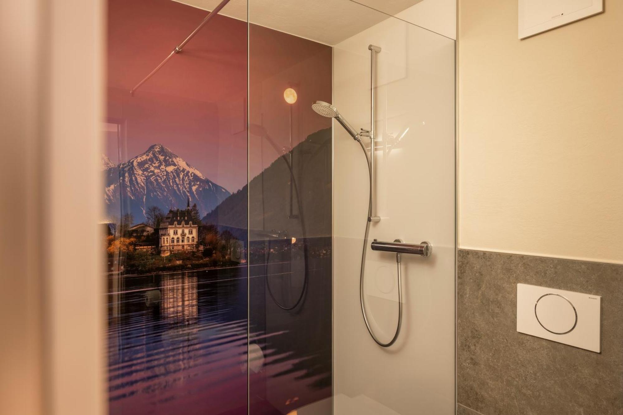 Rasta's Room Lake View