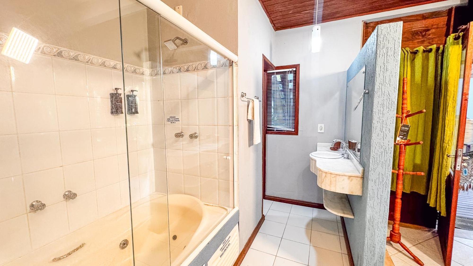 Deluxe Suite Spa Bath