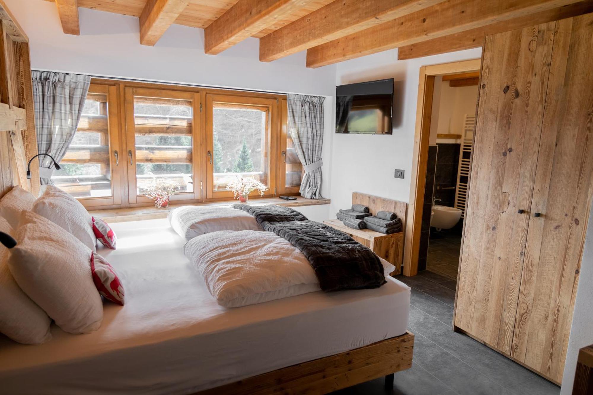 Double Room Private Bathroom