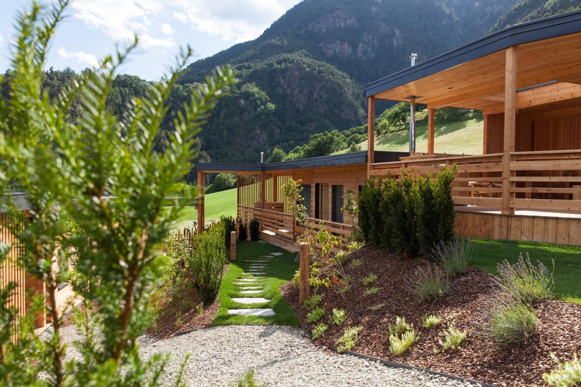 One-Bedroom Apartment Balcony Mountain View