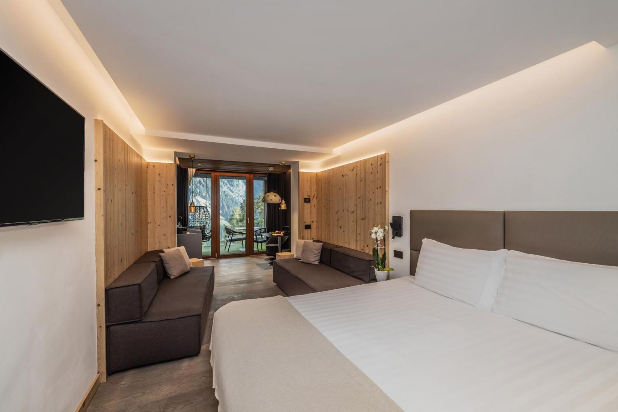 Deluxe Room,1739419344:JPEG