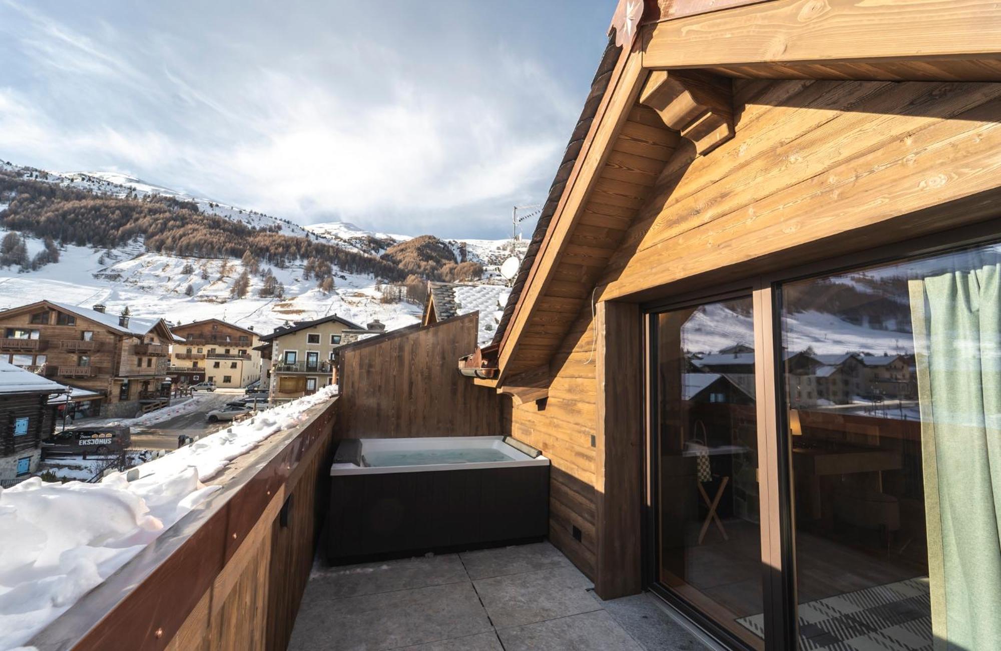 Suite Outdoor Hot Tub