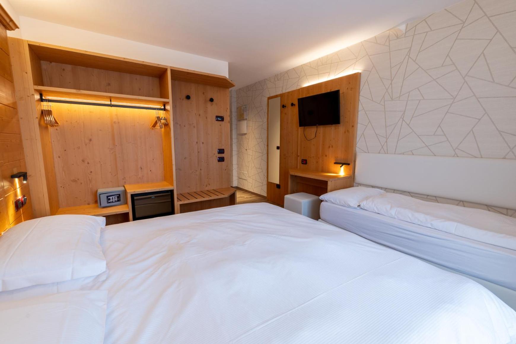 Standard Double or Twin Room Balcony