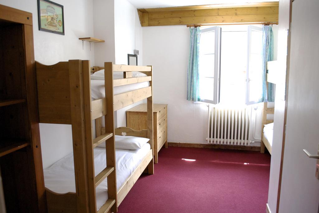 Chambre Quadruple avec Salle de Bains Commune