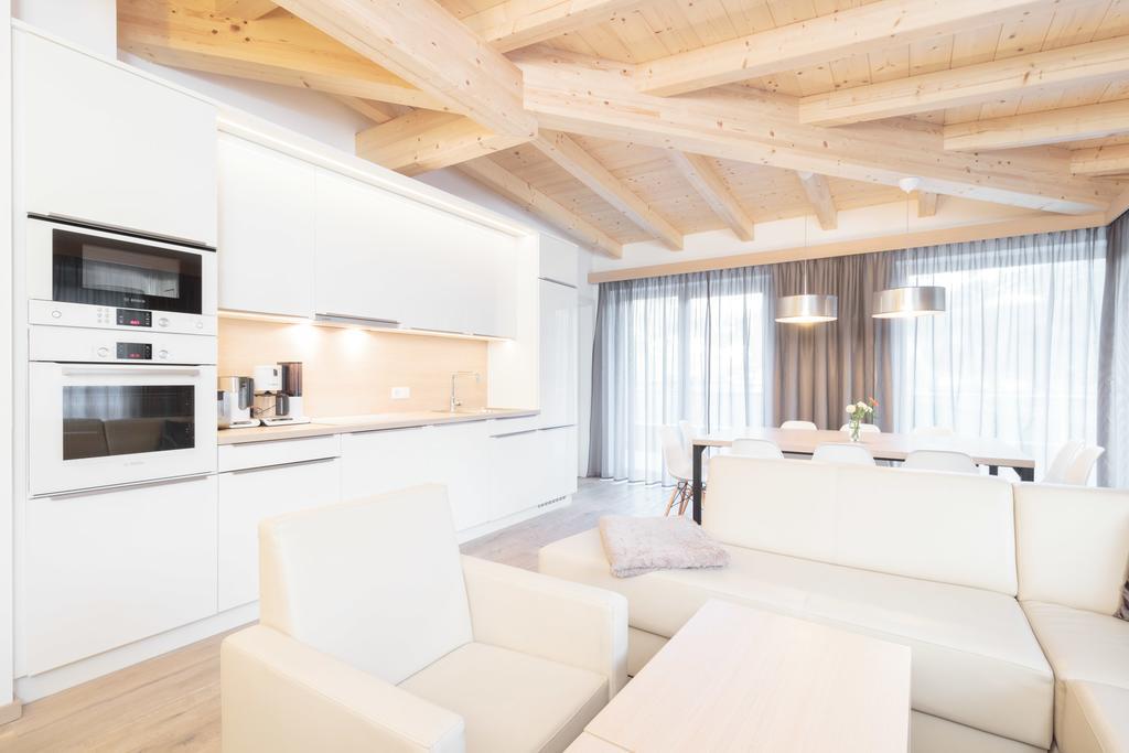 Penthouse Apartment Terrace,331820938:JPEG