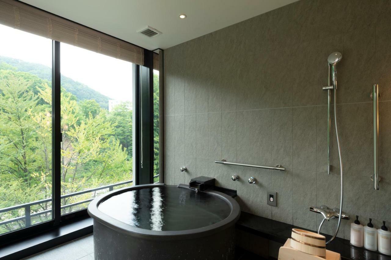 Deluxe Corner Suite
