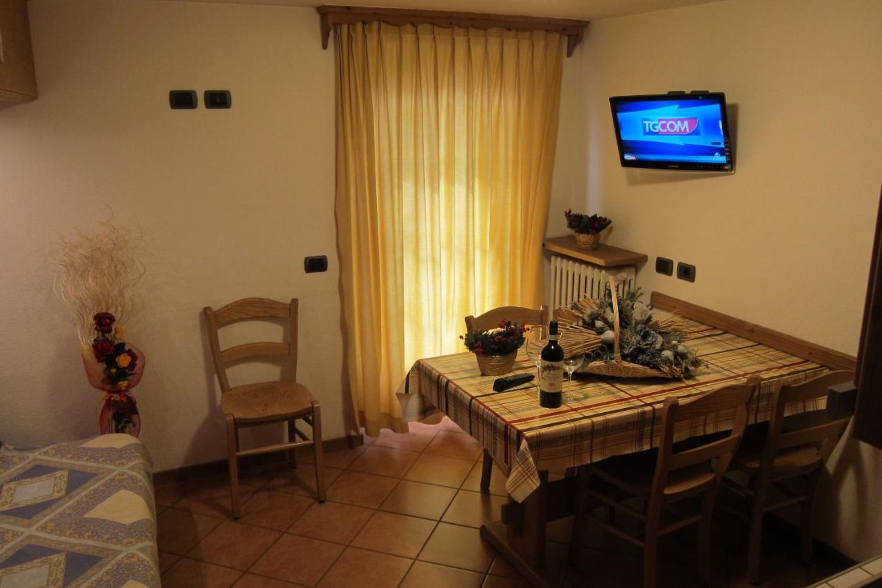 Deluxe Two-Bedroom Apartment Balcony