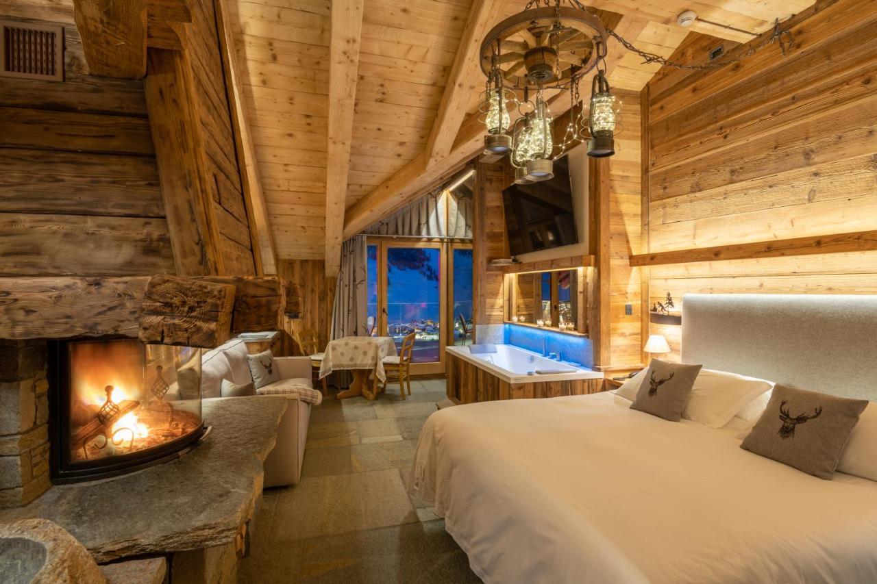 Suite Chalet Fireplace