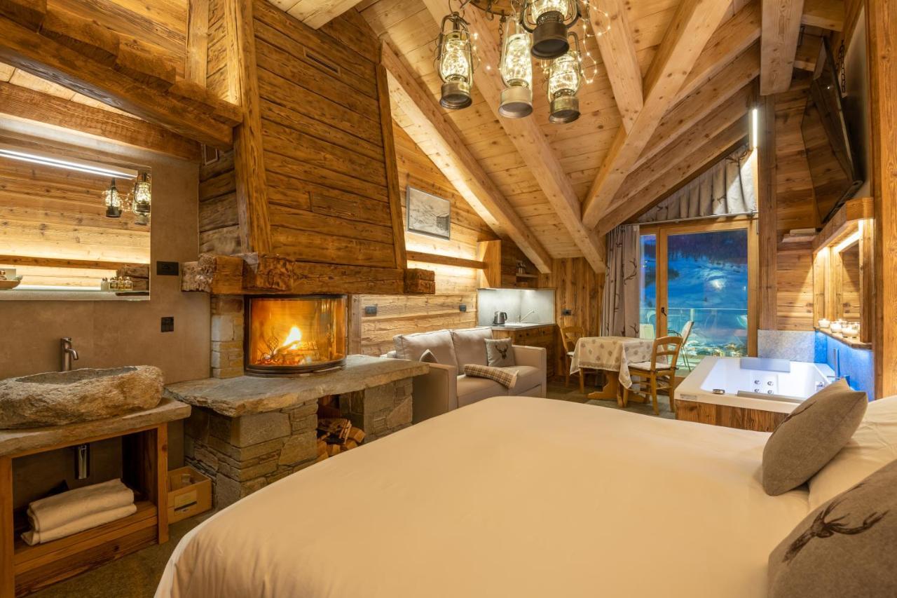 Suite Chalet Fireplace