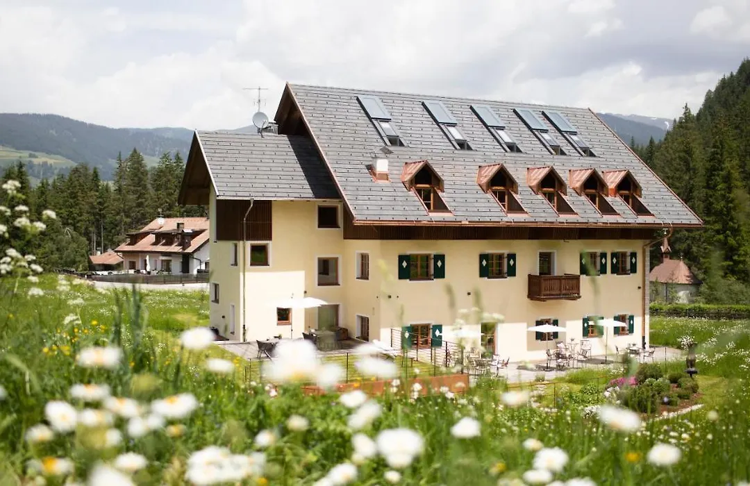 Natura Boutique Chalet Wellness Spa-1