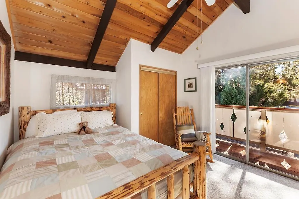 044 - Lazy Bear Chalet-1