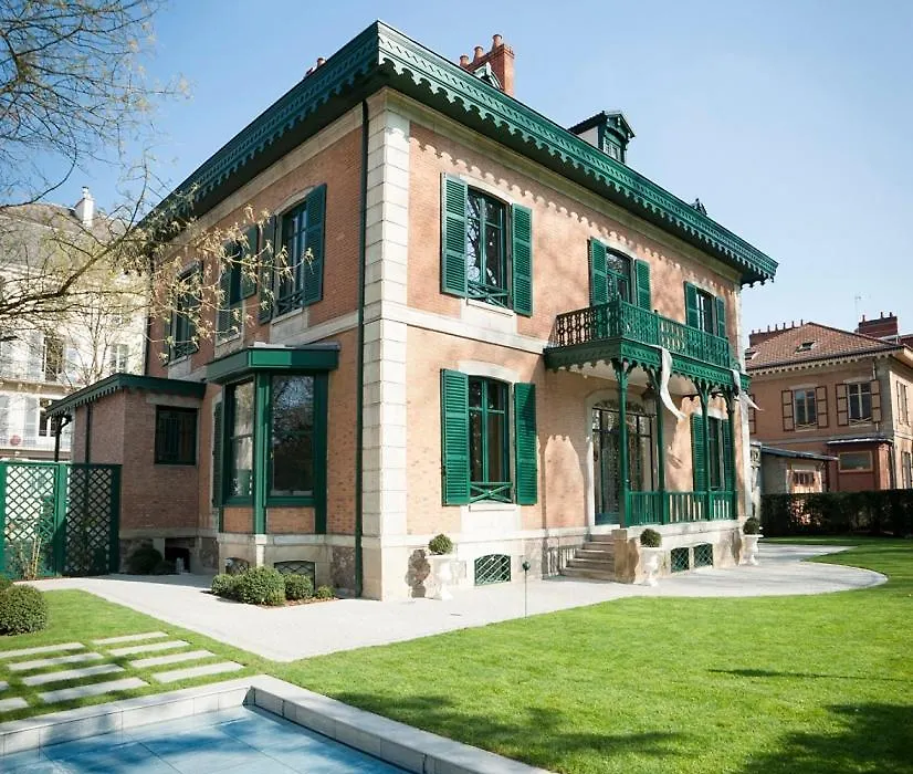 Exceptionnel Chalet Napoléonien avec piscine-1