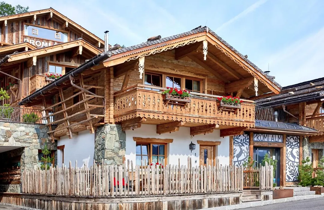 Promi Alm Flachau - Luxus Chalets-1