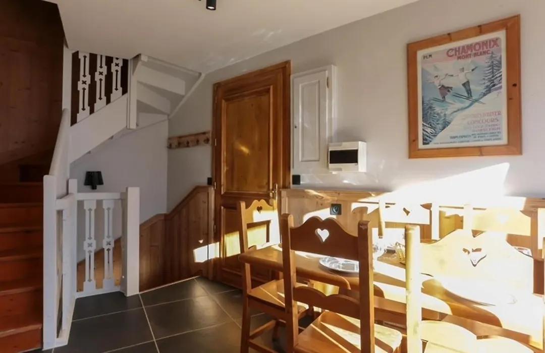 Chalet Triplex 75m² Val Thorens - 2 Chambres, 1 Cabine, Cheminée, WiFi, Proche Pistes et Commerces - FR-1-637-11-1