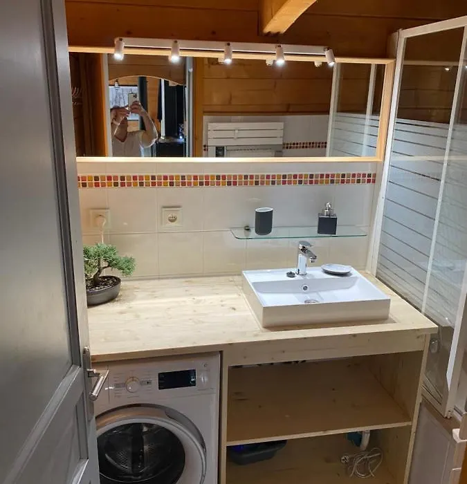Chalet Van Gogh-1