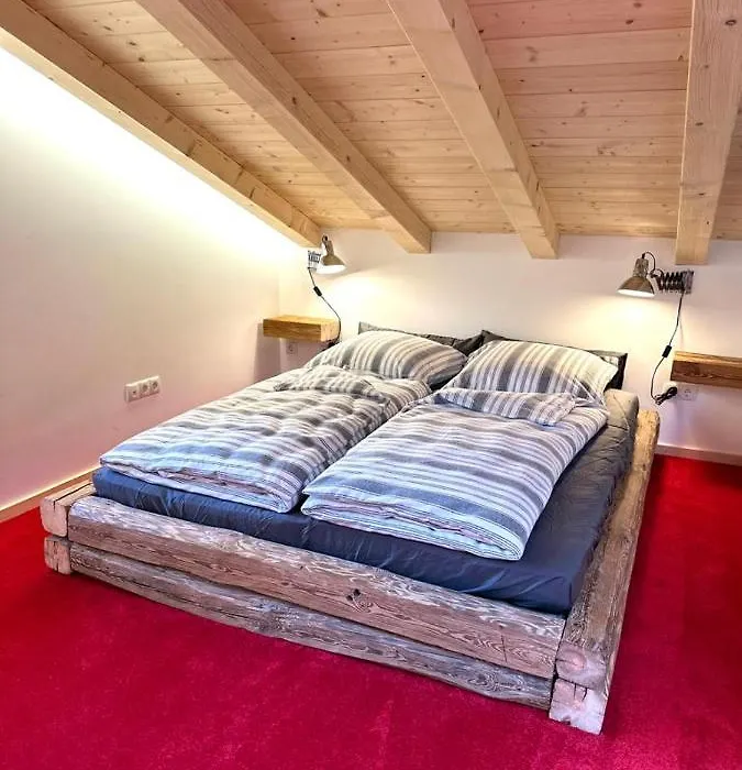 DIE ZWEI CHALETS AM TEGERNSEE s' Gloane&s' Große-1
