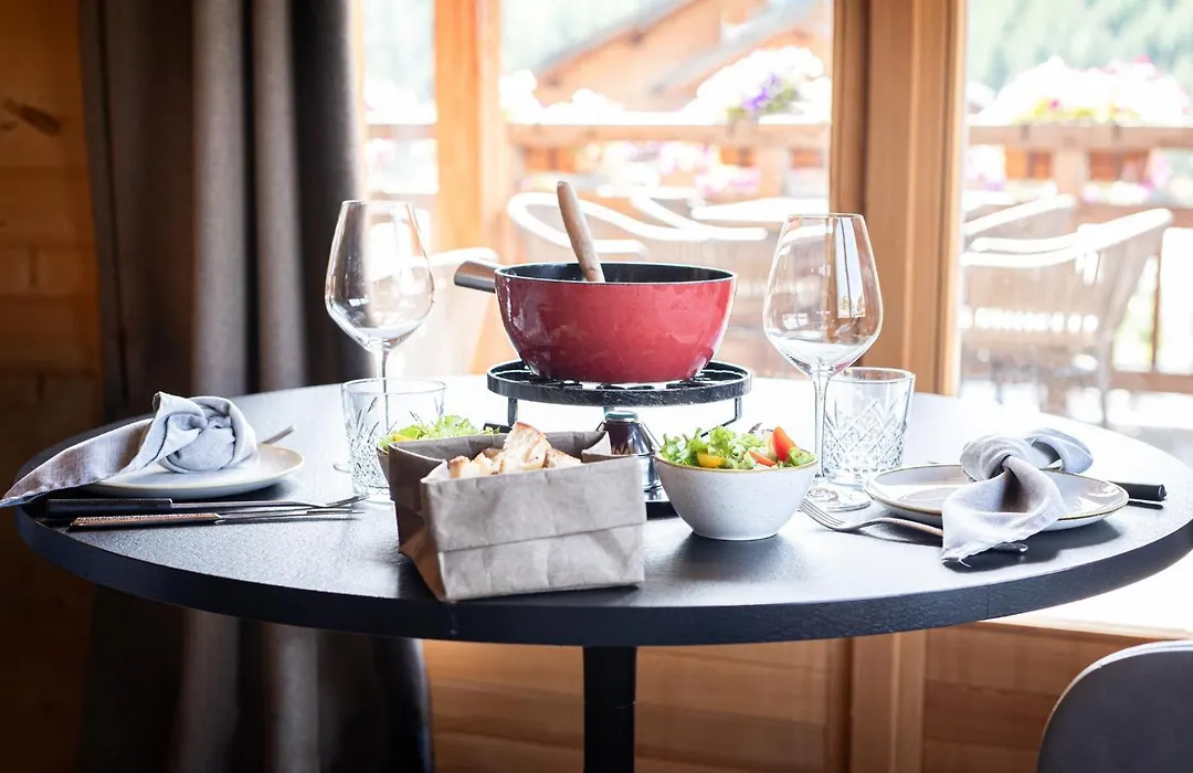 Le Chalet Blanc Hotel & Spa-1