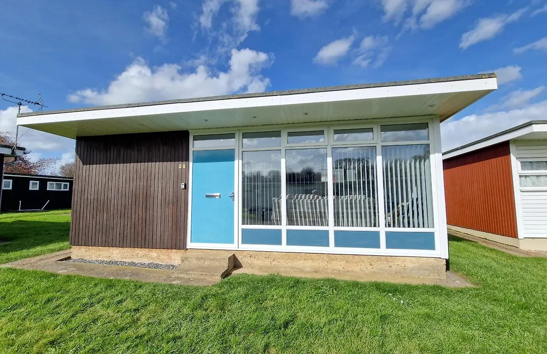 67 Broadside Holiday Chalet Near Broads & Beaches-1