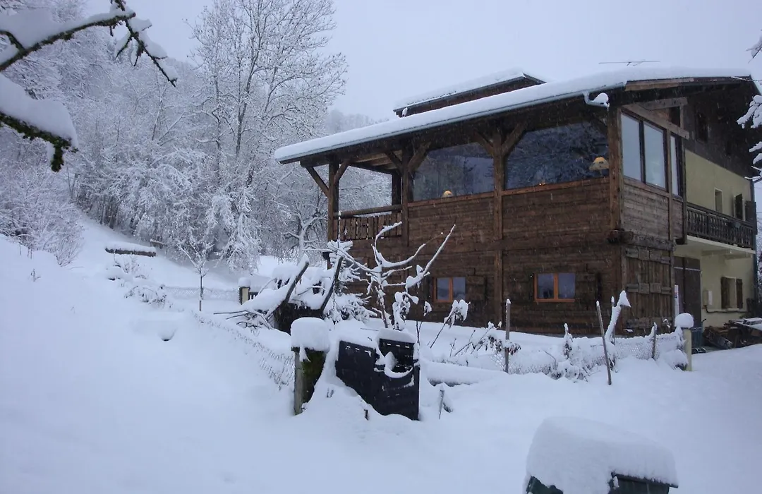 Chambres d'Hôtes Chalet de la Source-1