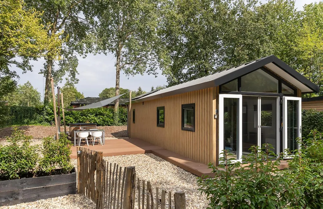 Schitterend 4 persoons Tinyhouse met HOTTUB aan de bossen in Putten 4-16-1