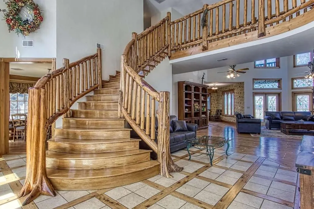 Mountain Bliss- Estate With Views - Firepit - Hot Tub - Gburg 5Min-1