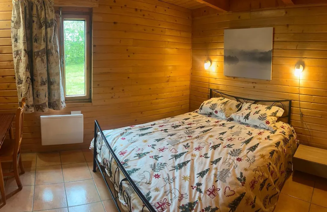 Chalet à la campagne, proche d'Ussel-1