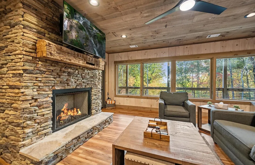 Honeysuckle Chalet - Luxe Mountain Chalet - Hot Tub, Wi-Fi, Pool Table, Party Deck, Fire Pit - 15 Mins To Blue Ridge!-1