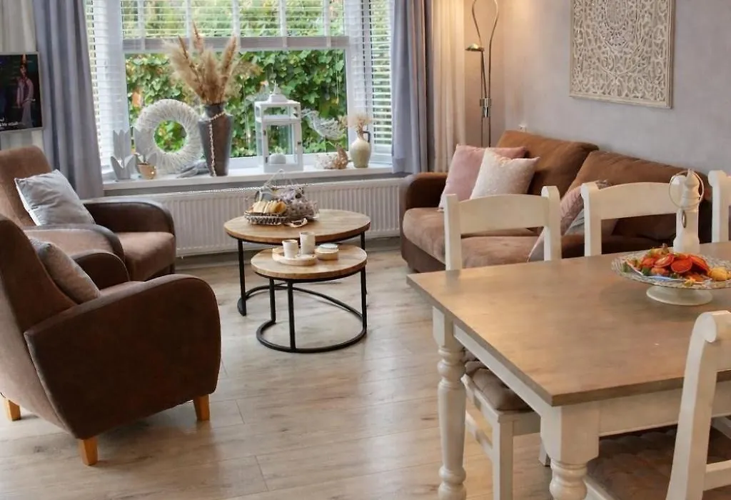 Luxe Chalet met prachtig terras op de Veluwe , veel privacy-1