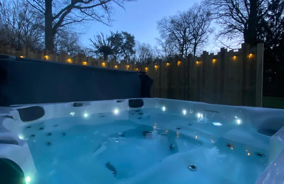 Le Colibri Spa Jacuzzi-1