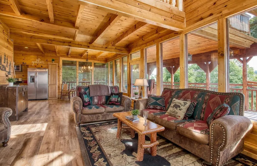 Eagles View, Free Attraction Tickets, Breathtaking Mountain Views, Hot Tub, Wifi!!!-1