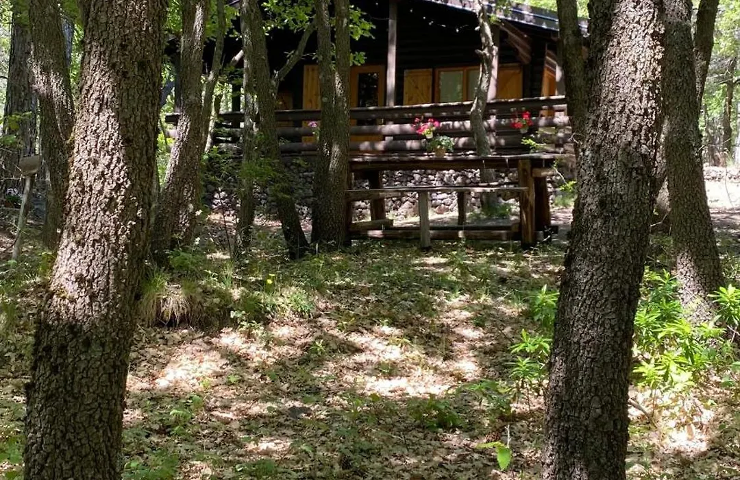 Woods Etna Chalet-1