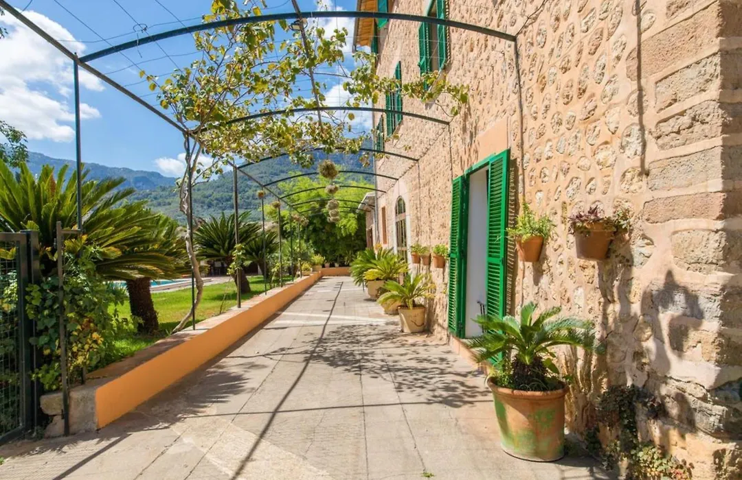 Villa Rae-1