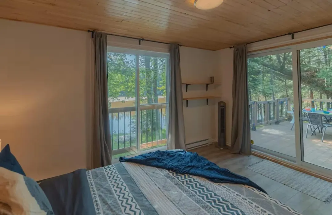 Riverfront Getaway With Hot Tub And Scenic Views-1