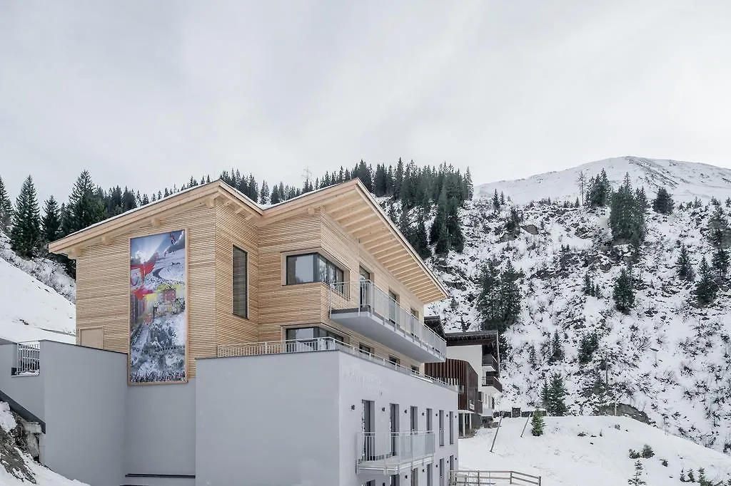 Mondschein Hotel&Chalet Ski-In Ski-Out Luxus am Arlberg-1