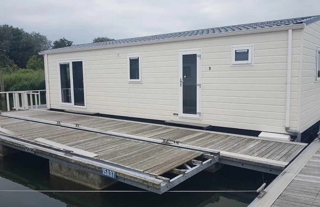 Bestmarine Waterchalets Flevo Marina-1